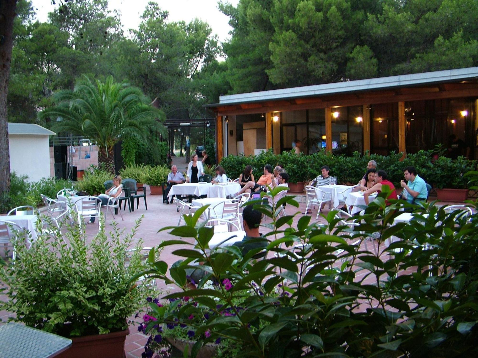 Riva Dei Greci Camping Village Metaponto Ruang foto